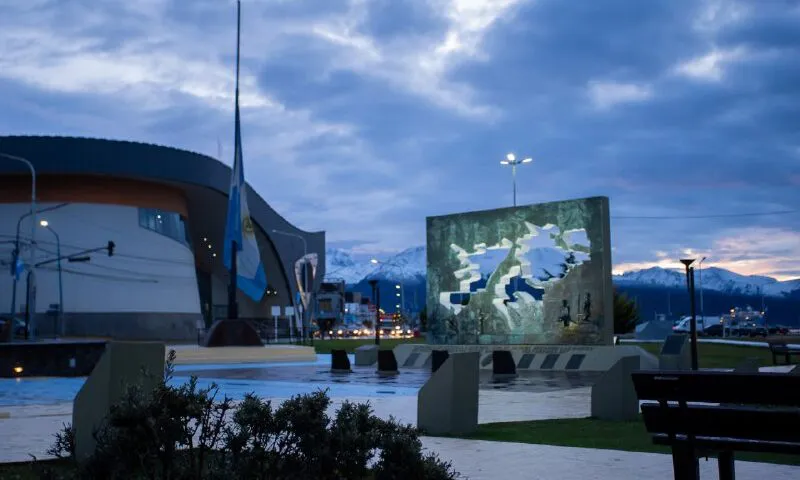 5033082684980267859-800x480