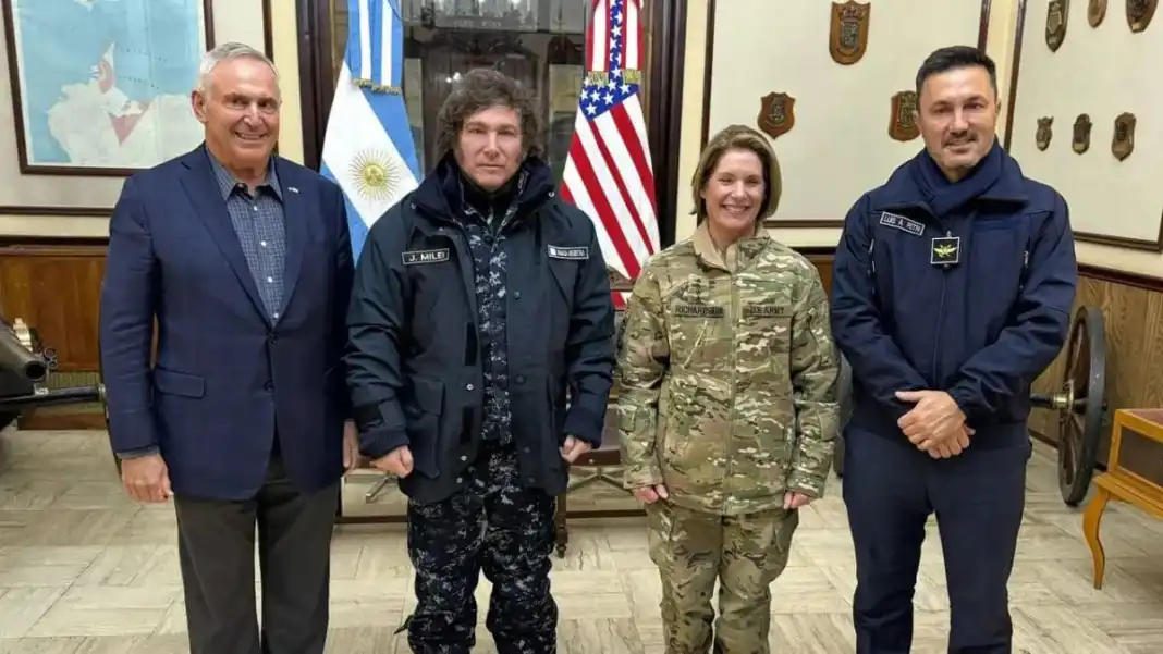 milei-y-laura-richardsonjpg