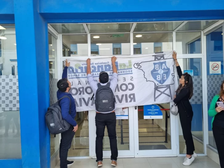 La-Asociacion-Bancaria-denuncio-el-cierre.-728x546