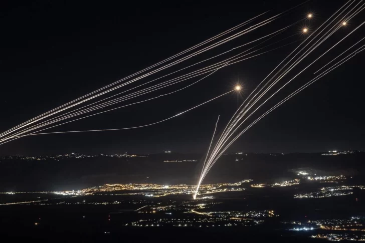 Hezbola-lanza-una-docena-de-cohetes-en-norte-de-Israel-728x485