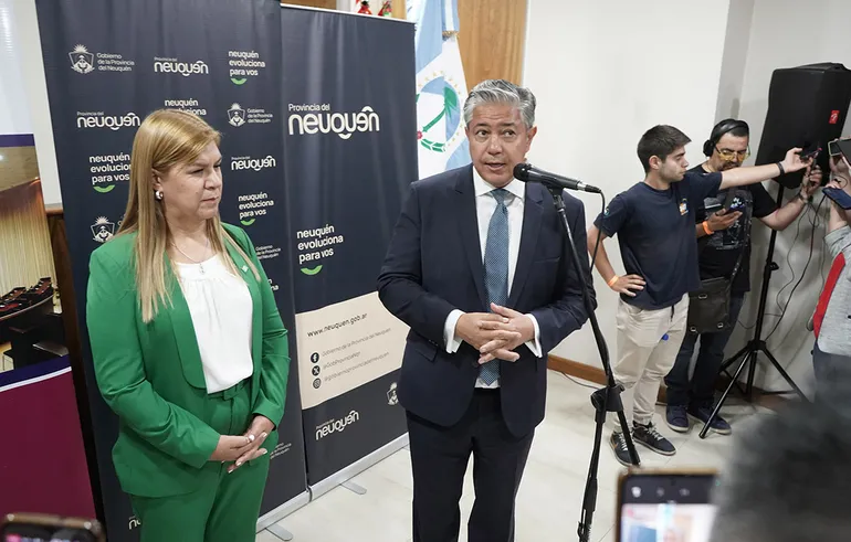 rolando-figueroa-gloria-ruiz-conferencia-prensa-legislatura