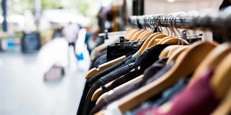 La-venta-de-ropa-y-calzado-crecio-un-228-en-marzo-en-comercios-minoristas-750x375