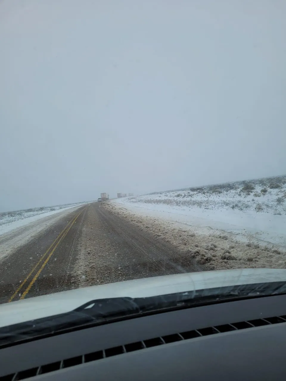 Ruta-N°-3-Garayalde-Comodoro-Rivadavia-circular-con-precaucion-nieve-nevando