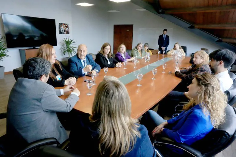 f4a06144-4a69-4dbc-8f2b-13f261c11cd0